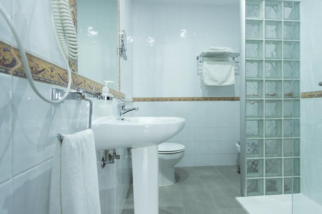 Hostal El Yunque Conil De La Frontera Phòng bức ảnh
